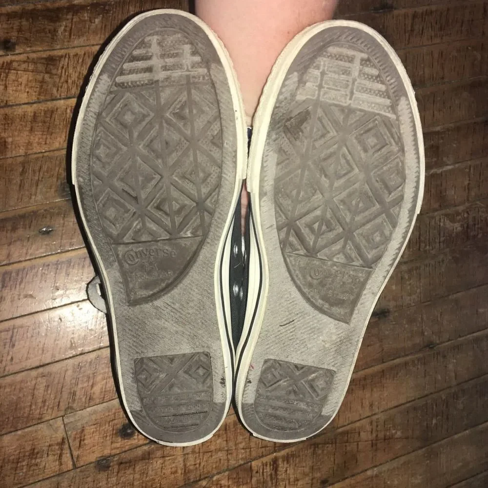 Converse low top Chuck Taylor youth 3 sneakers